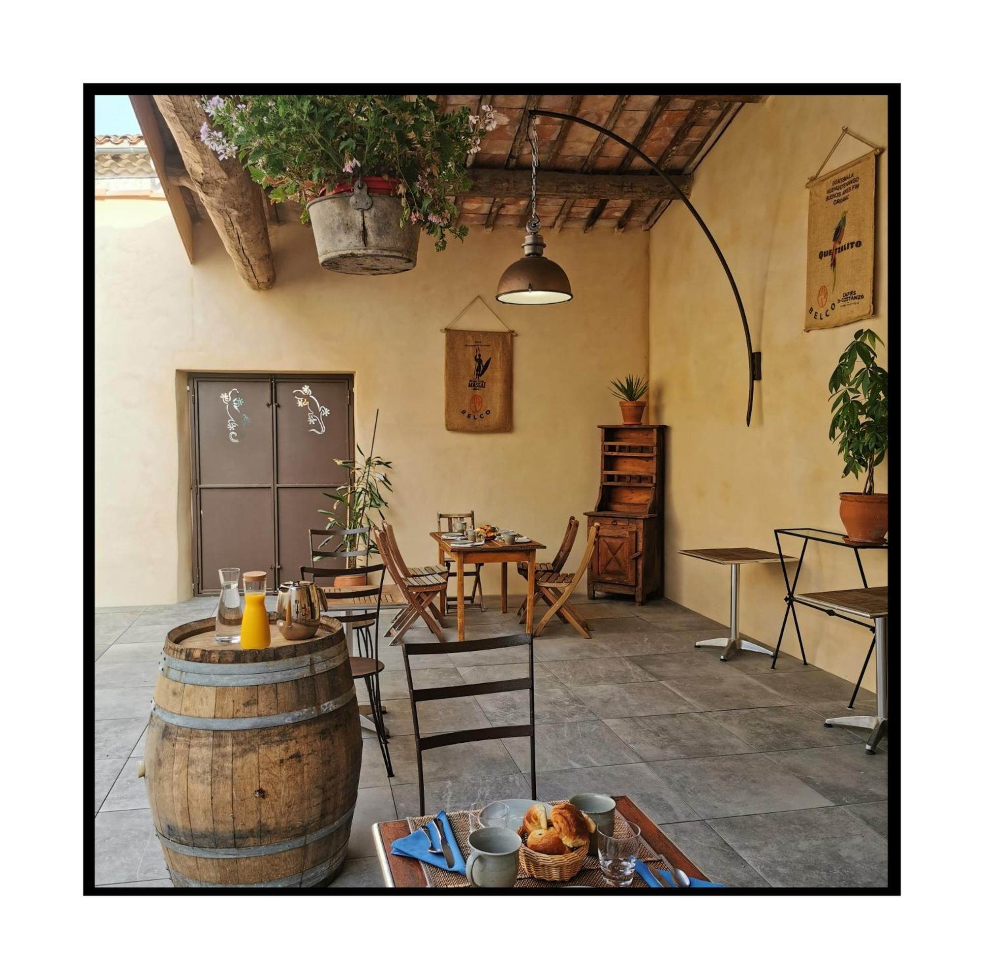 Des Lits Sur La Place Herepian Exterior photo