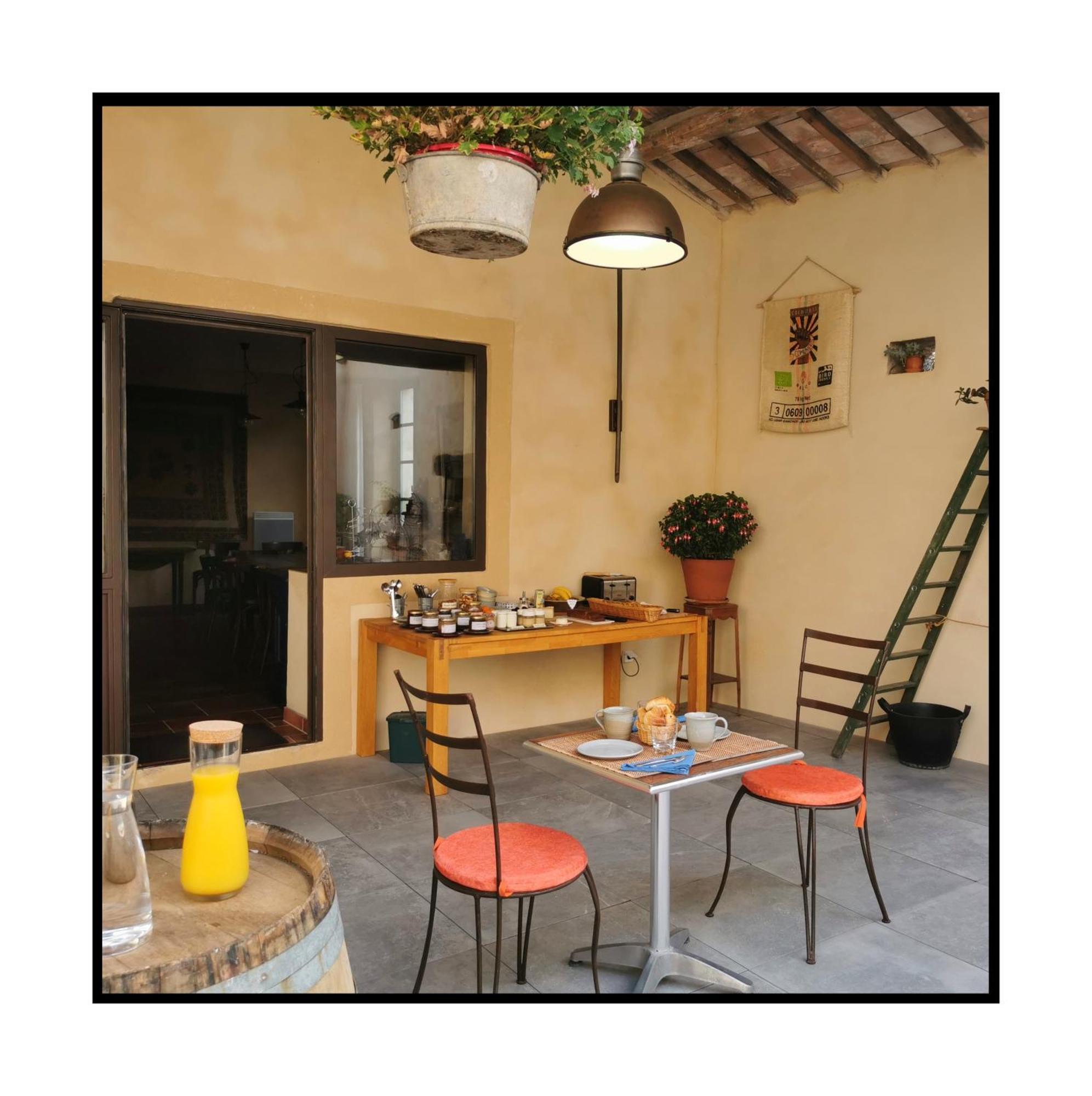 Des Lits Sur La Place Herepian Exterior photo